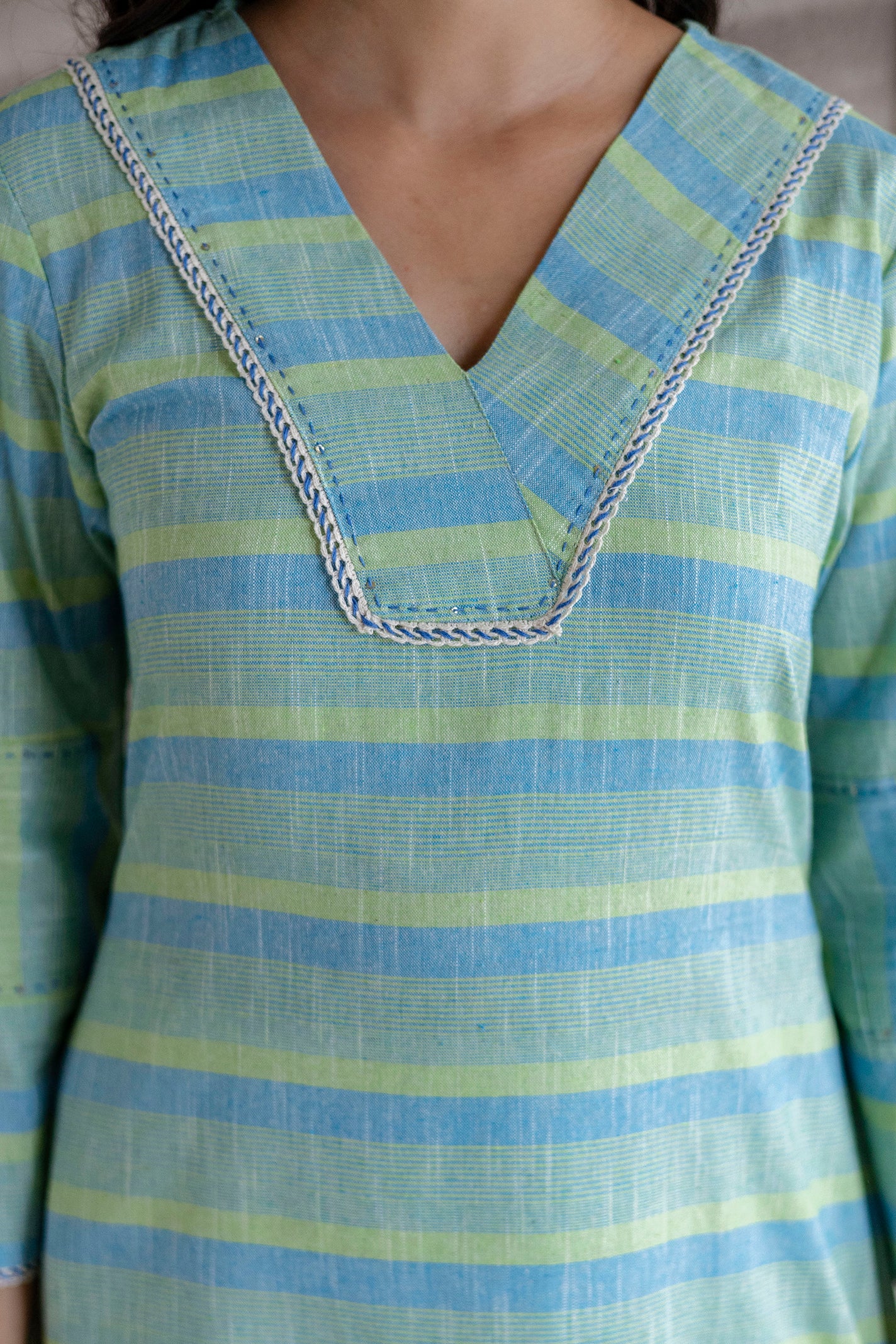 Green Cotton V neck Asymmetric Kurta