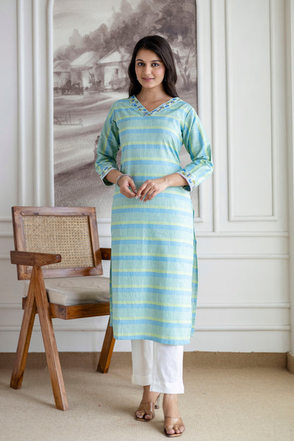 Green Cotton V neck Embroidered Kurta