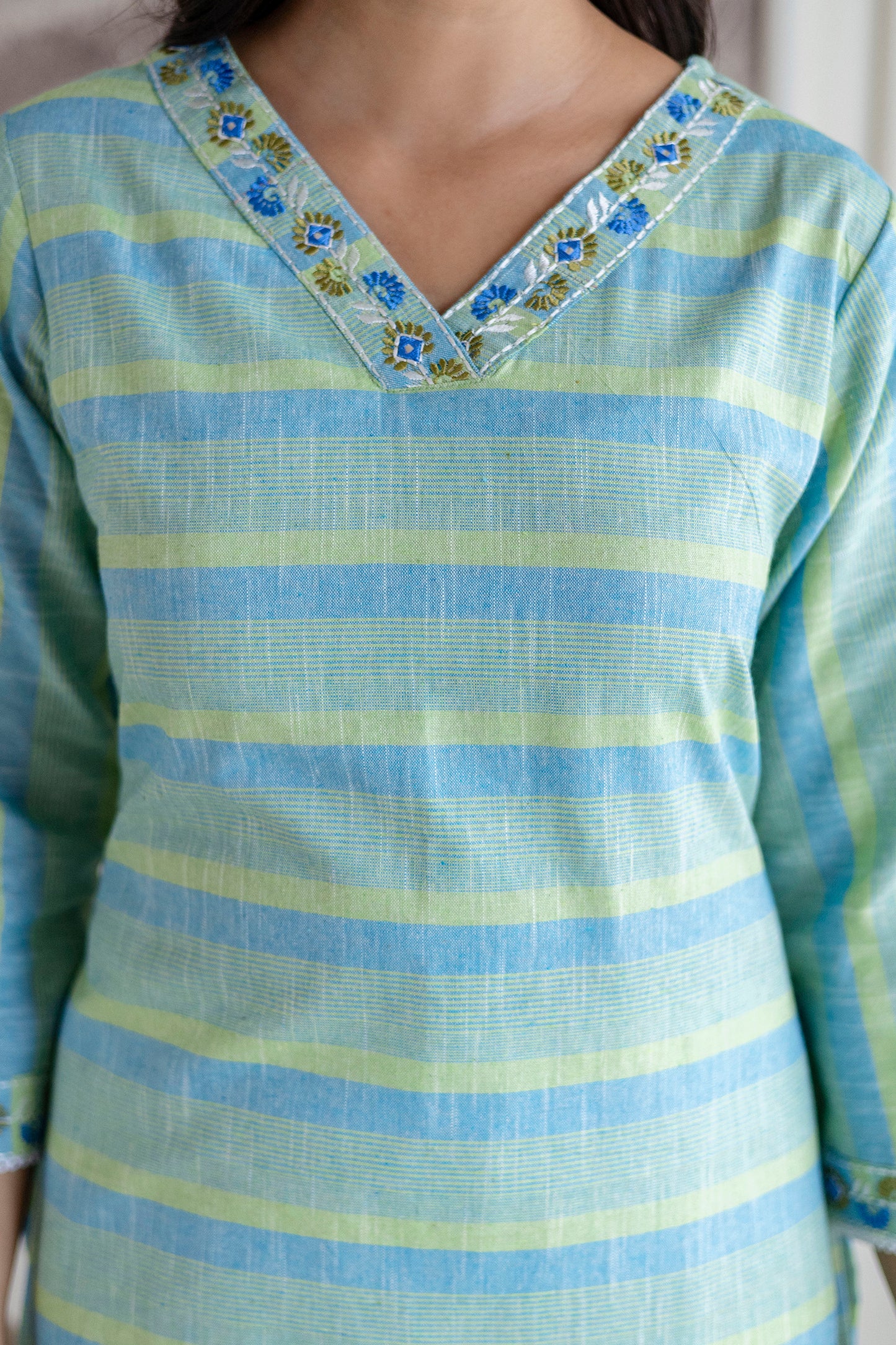 Green Cotton V neck Embroidered Kurta