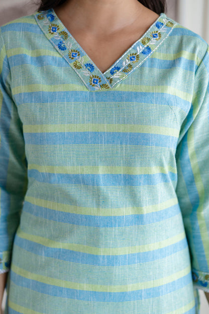 Green Cotton V neck Embroidered Kurta